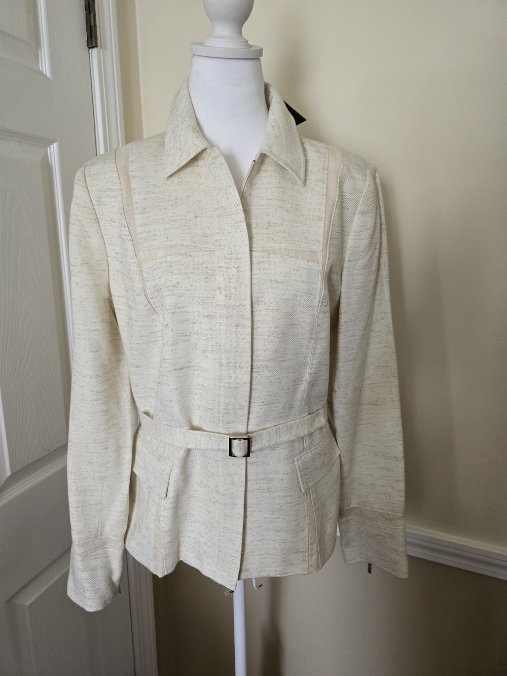 M-A-G BY Magaschoni Cream Zipper Belted Blazer Sz. (8)